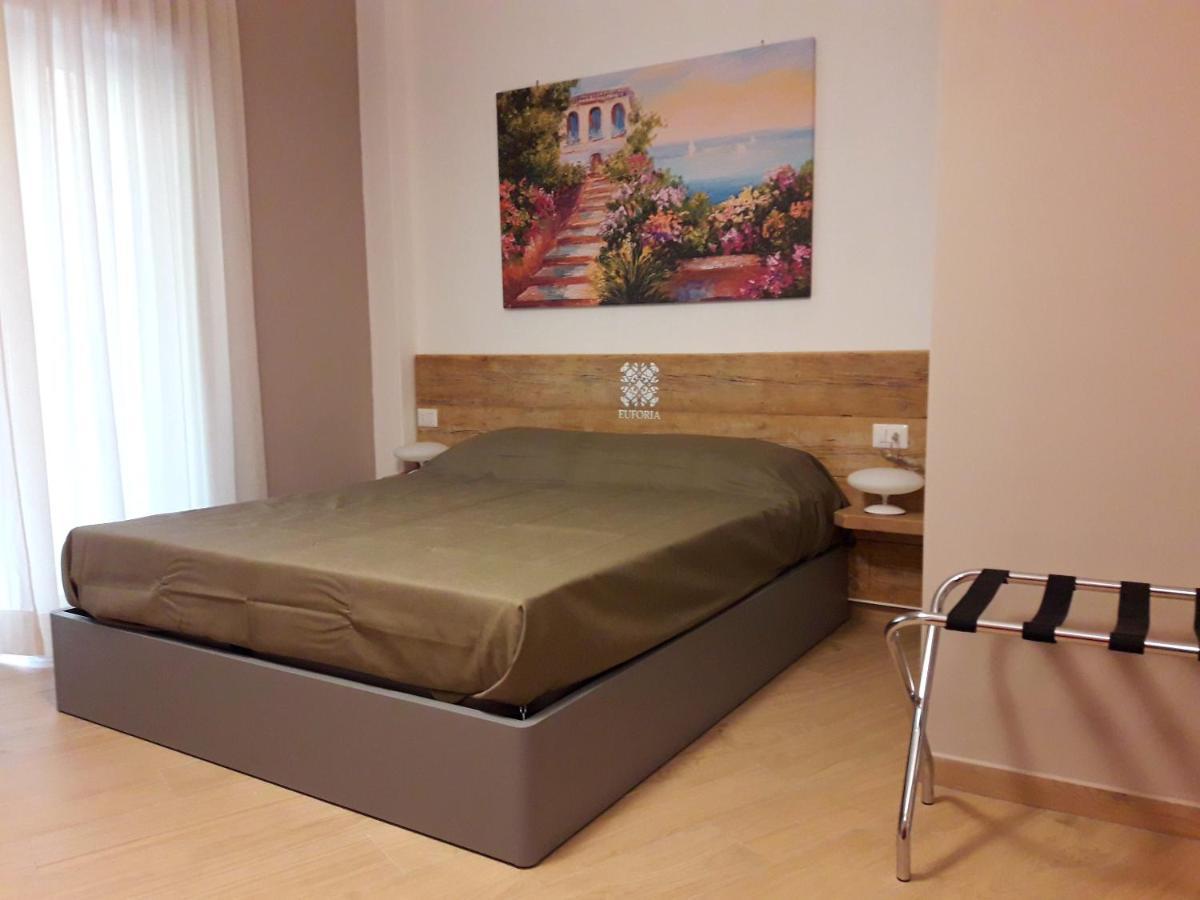 Euforia Napoli - Tre Sedi - Three Locations Bed and Breakfast Exteriör bild